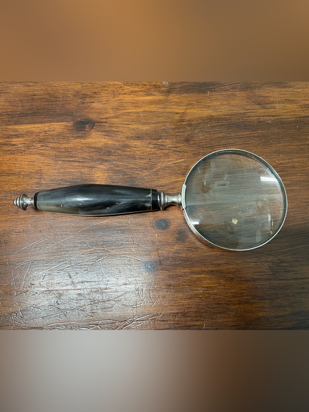 Vintage-style Handheld Magnifying Glass